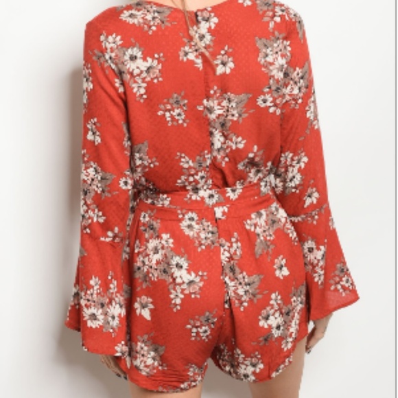 ONLY 1 Left SZ L! Orange Floral Bell Sleeve Romper - Picture 2 of 6